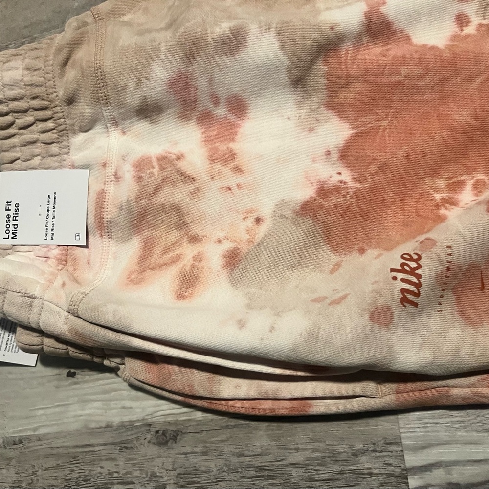 Nike Women's Tie-Dye SweatPants NWT - Picture 8 of 8